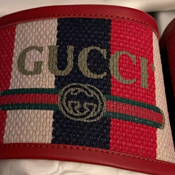 Brand new Gucci slides pristine condition size 39 comes with box n dust bag - Picture 2 of 4
